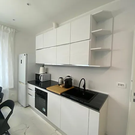Caruggio Albycocco - Exclusive Alassio