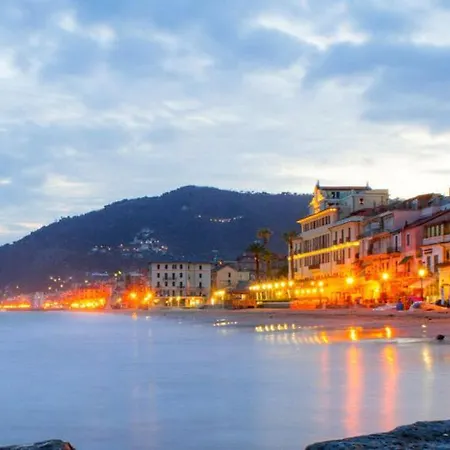 Caruggio Albycocco - Exclusive * Alassio